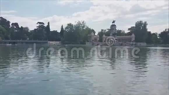 马德里雷蒂罗池塘景观视频的预览图