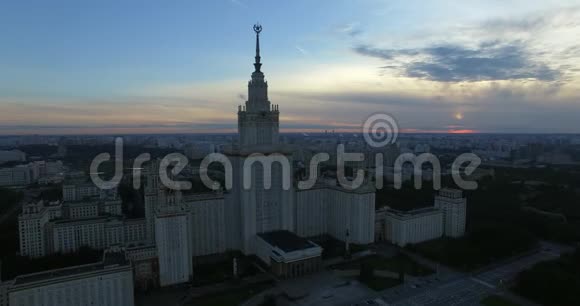 俄罗斯罗蒙诺索夫州立大学莫斯科城市景观视频的预览图