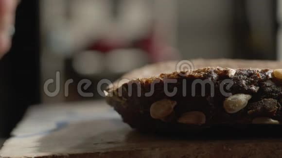 黑麦面包吐司与鳄梨展开视频的预览图