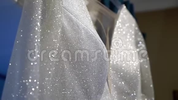 闪亮的白色婚纱时装店视频的预览图