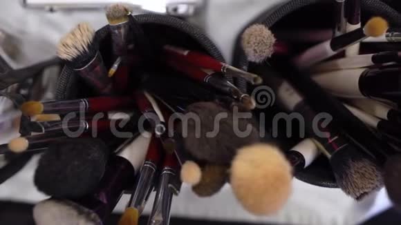 化妆刷专业的mua仪器视频的预览图