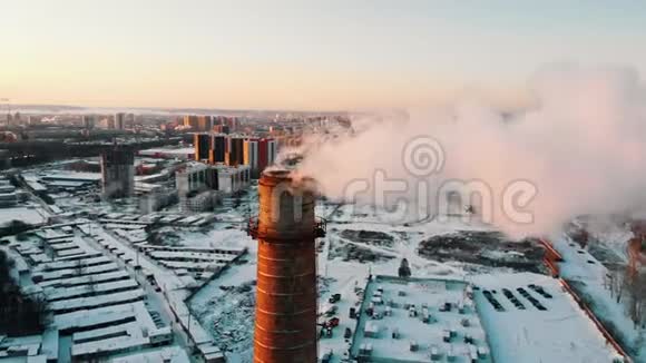 工业主题制造管道中冒出的浓烟城市的大气污染视频的预览图