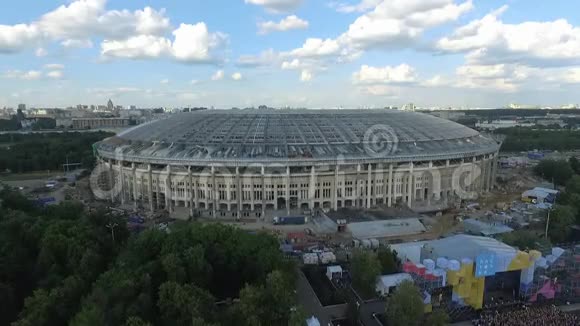 重建莫斯科卢日尼基体育场鸟瞰图视频的预览图