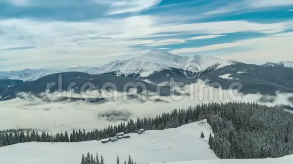 喀尔巴阡山上的云移过胡佛拉山视频的预览图