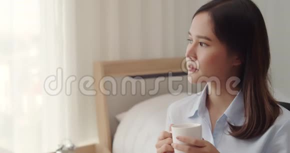 肖像美女喝热咖啡视频的预览图