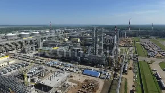 俄罗斯炼油厂地区的空中景观视频的预览图