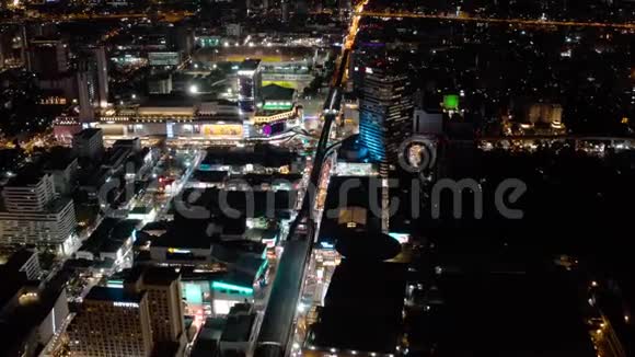 泰国曼谷的暹罗和Rachathewi区的空中景观屋顶酒吧视频的预览图