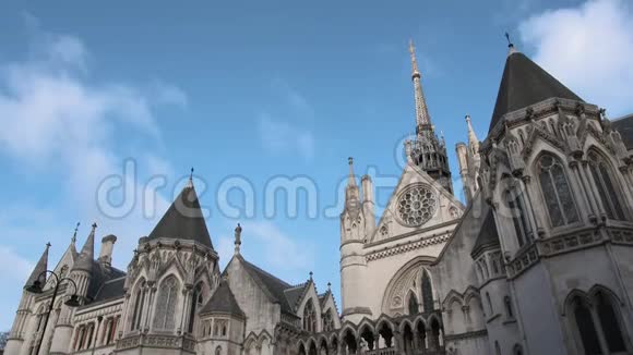 皇家法院顶部的低角度视图视频的预览图