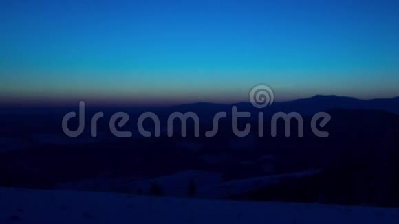 日出时间在冬山流逝视频的预览图