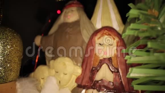 圣诞树马槽装饰品视频的预览图
