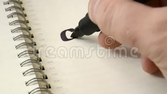 流行标语写在笔记本上视频的预览图