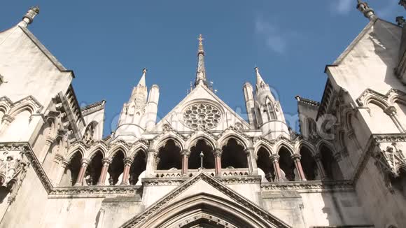 在皇家法院的前面视频的预览图