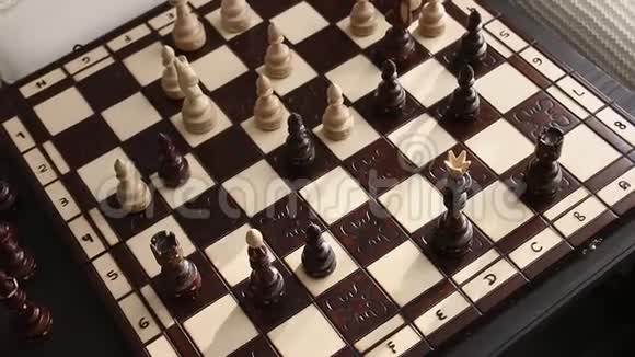 印度式国际象棋相机旋转高角度视频的预览图
