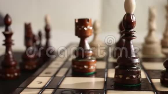 印度风格的国际象棋棋盘游戏细节相机淘盘视频的预览图