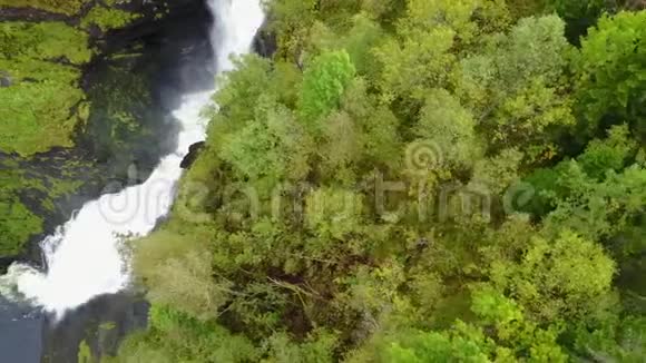 挪威卑尔根瀑布鸟瞰图视频的预览图