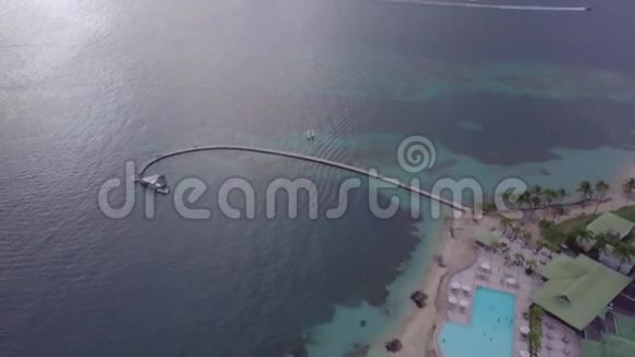 马提尼克岛和加勒比海岛屿的海滩鸟瞰图视频的预览图