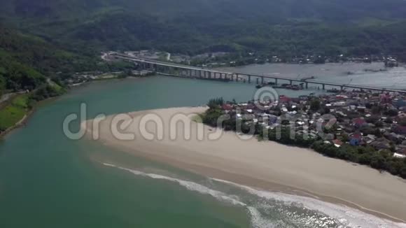 越南中部岘港海滩鸟瞰图视频的预览图