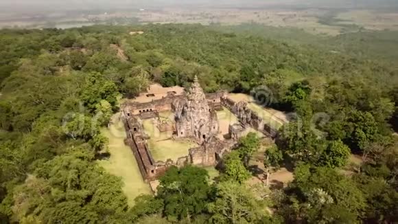 泰国BuriramPhanomRung历史公园鸟瞰图视频的预览图