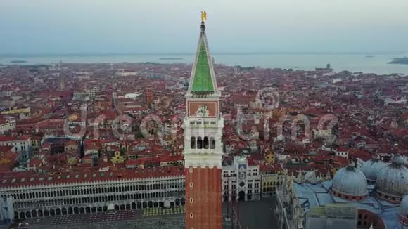 意大利日出时的威尼斯鸟瞰图视频的预览图