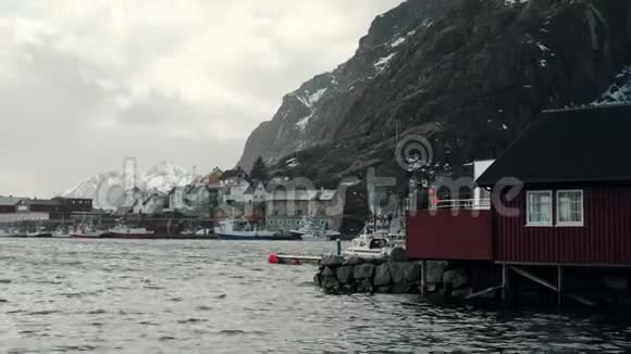 洛福滕岛上舒适的小镇斯坦松德的旁道视频视频的预览图