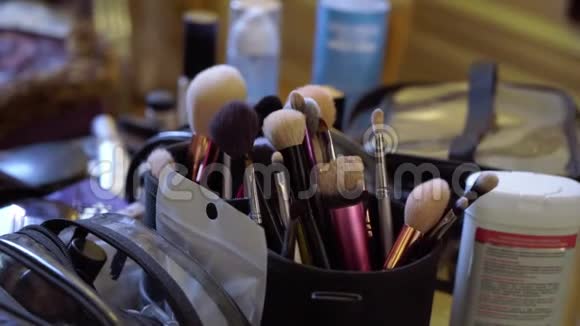 化妆刷专业的mua仪器视频的预览图