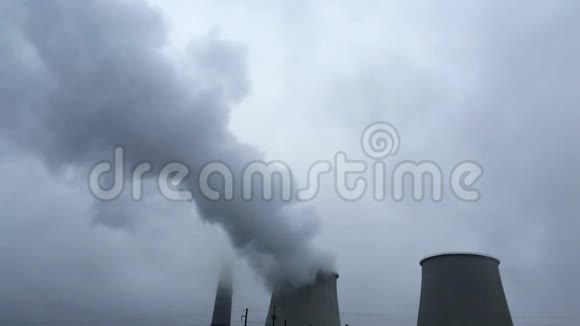 热力站工业烟管污染空气向大气排放有害物质现代视频的预览图