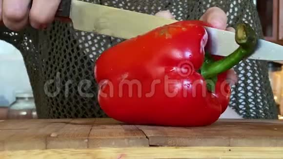 切菜红椒视频的预览图