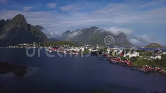 挪威洛佛顿群岛雷恩航空景观视频的预览图