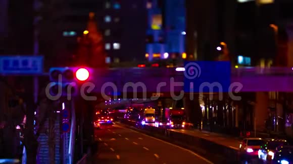 Shibuya小型霓虹灯街道的夜间延时视频的预览图