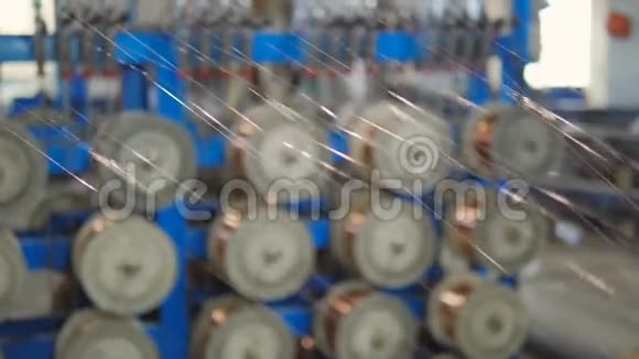 铜绕丝制造工艺电力电缆生产厂视频的预览图