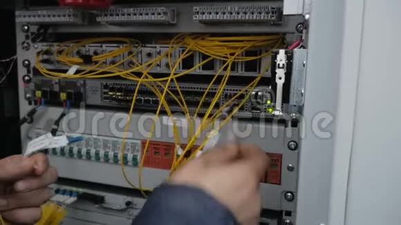 关闭服务器机房的光纤视频的预览图