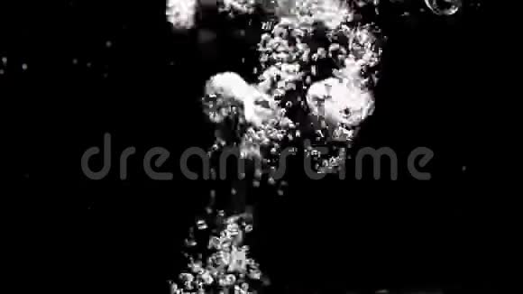水下气泡在缓慢运动视频的预览图