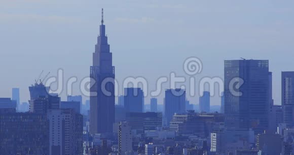 东京市区的高角度城市景观白天拍摄视频的预览图
