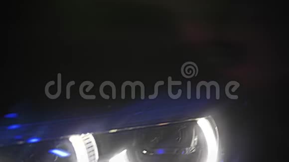 宝马7系自适应LED光学近景彩光和烟雾视频的预览图