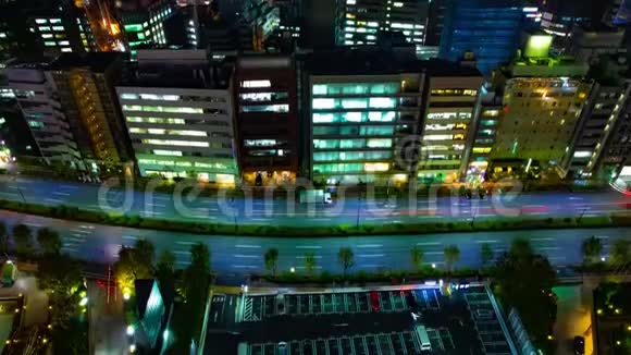 东京市区一条街道的夜间时间推移视频的预览图