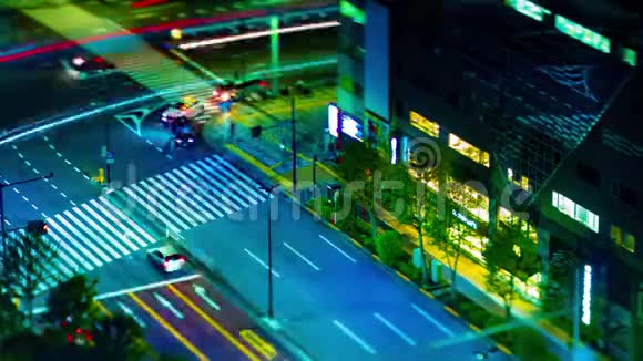 东京市区街道的夜间时间推移视频的预览图