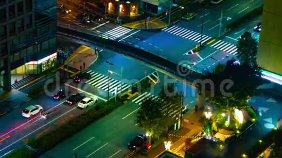 东京市区街道的夜间时间推移长镜头变焦视频的预览图