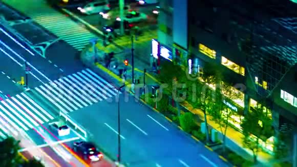 东京市区街道夜间时间推移倾斜变焦视频的预览图