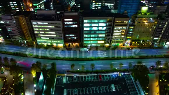 东京市区一条街的夜晚时光视频的预览图
