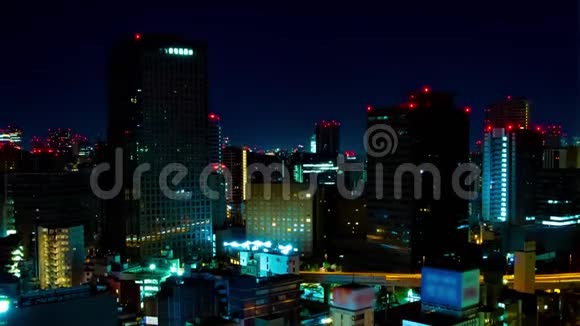 东京城市景观的黎明时分高角度长镜头倾斜视频的预览图