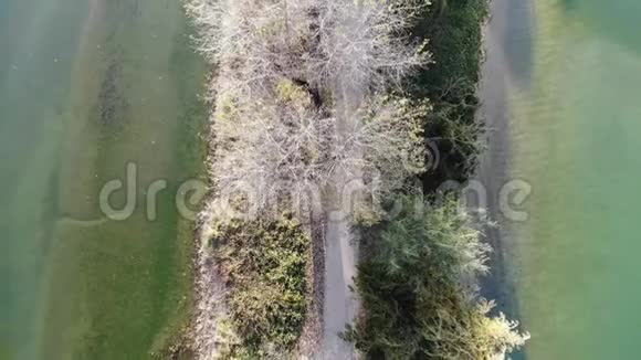 空中俯视4k美丽的两湖公园步道景观视频的预览图
