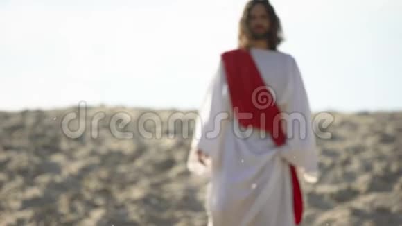耶稣在旷野行走传扬基督信仰拯救灵魂视频的预览图