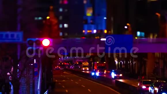 Shibuya倾斜式变焦微型霓虹灯街道的夜间延时视频的预览图