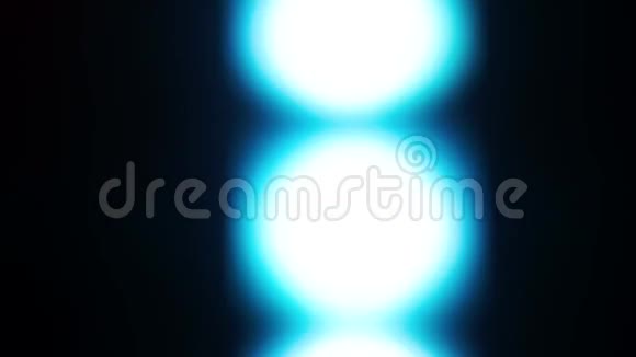 在设备的蓝色背景上闪烁灯泡视频的预览图