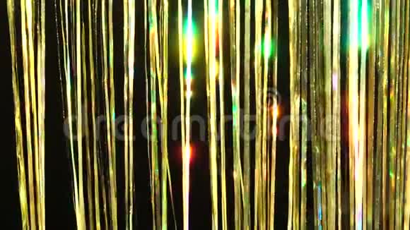 从金塞尔来的金雨动态背景在闪亮的灯光和闪闪发光的粒子喜庆的心情圣诞节或假日视频的预览图
