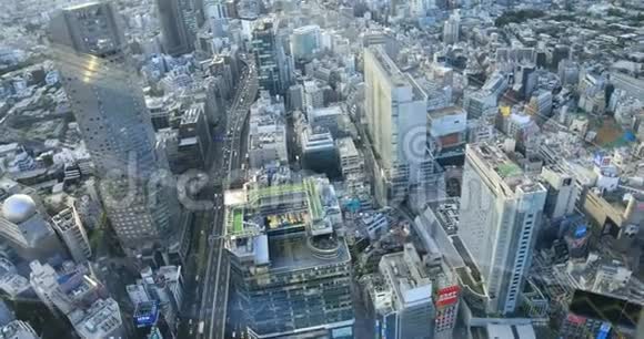 东京高角城市电梯坠落的城市景观视频的预览图