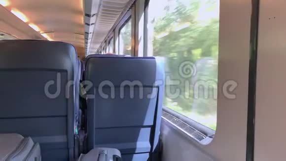 火车运动中的窗户视频的预览图