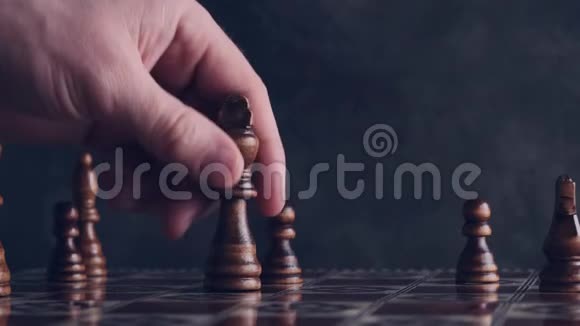人移动棋子视频的预览图