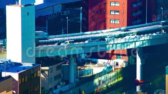 东京市区街道的时间推移高角度长镜头倾斜视频的预览图