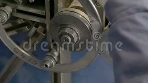 切割金属现代加工技术视频的预览图